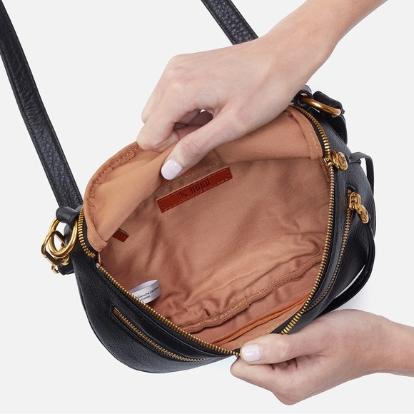 Vintage Hobo Fern Convertible Sling In Pebbled Leather - Picture 3 of 8